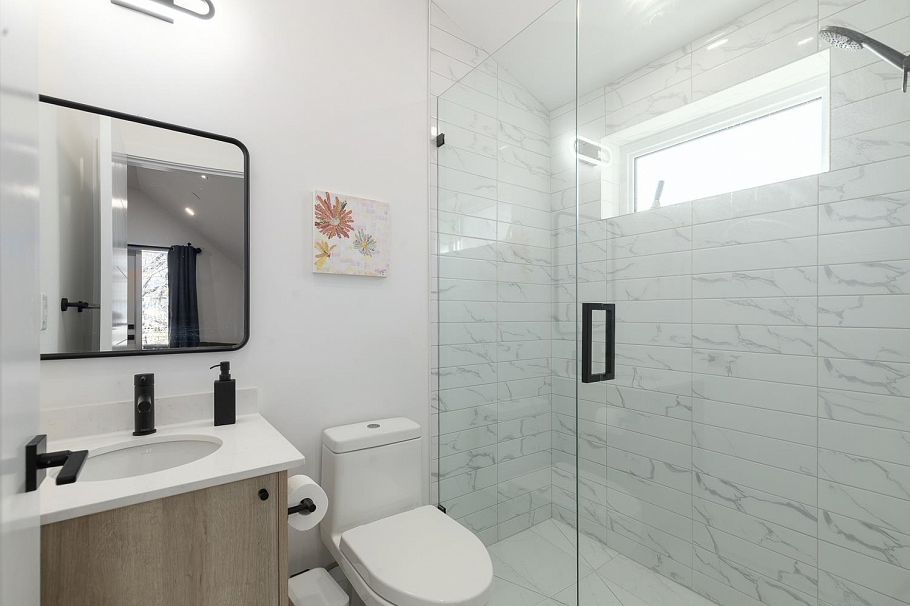 4372 W 13th Avenue Vancouver, BC - 28