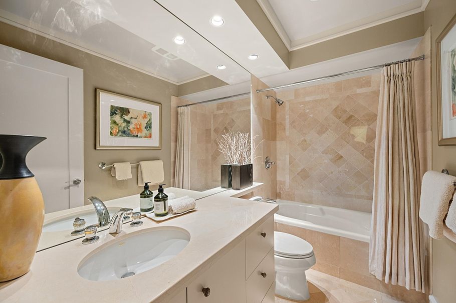 2722 W 31st Avenue Vancouver, BC - 36