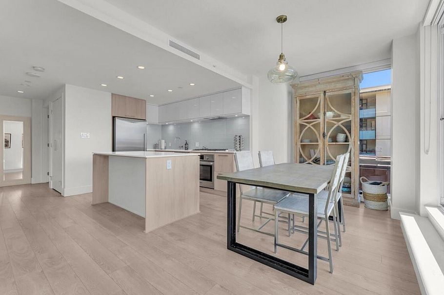 405 680 Seylynn Crescent North Vancouver, BC - 2