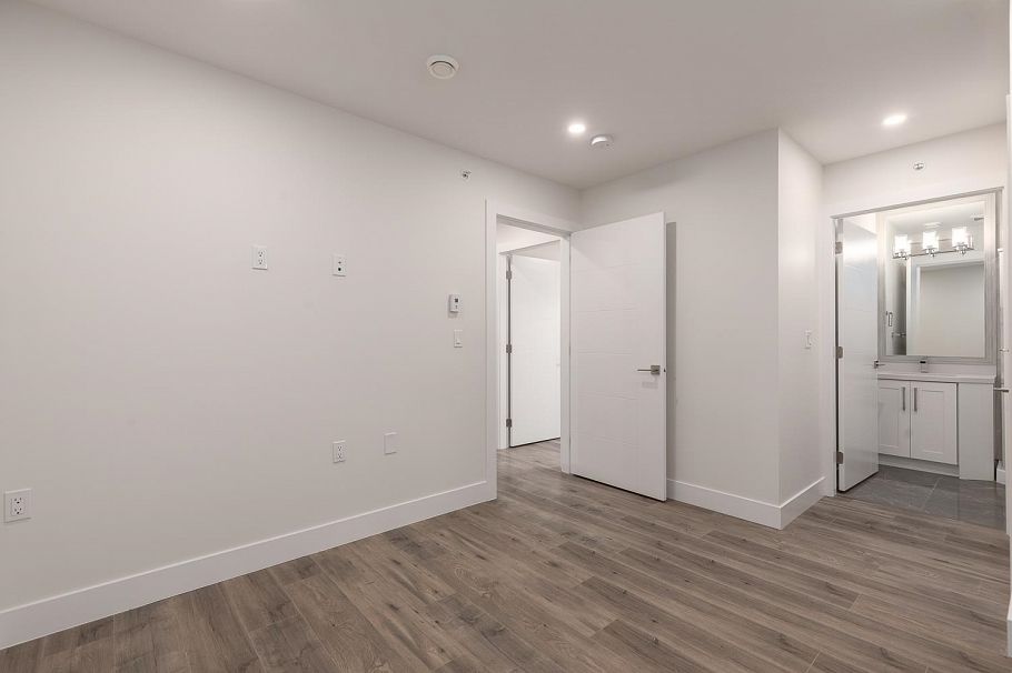 2255 E 35th Avenue Vancouver, BC - 22