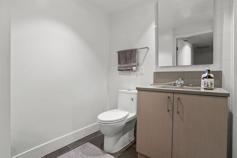 704 1675 Lions Gate Lane North Vancouver, BC - 10