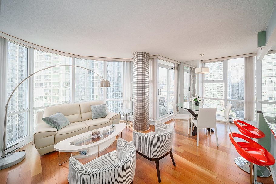 1906 1077 Marinaside Crescent Vancouver, BC - 1