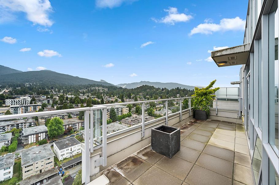 2002 135 E 17th Street North Vancouver, BC - 17