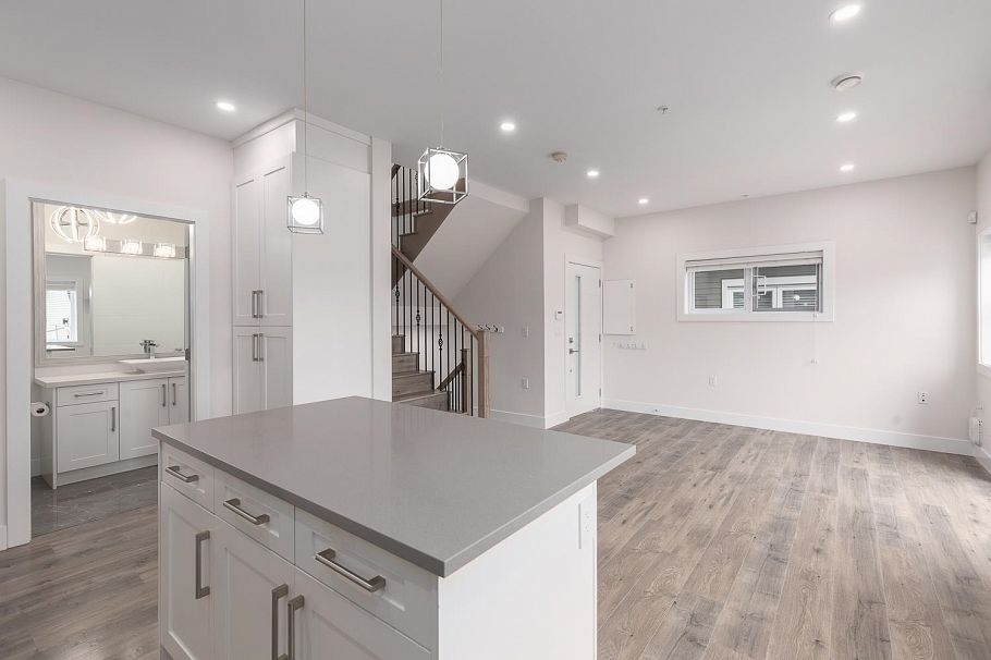 2255 E 35th Avenue Vancouver, BC - 10