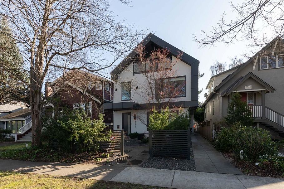 4372 W 13th Avenue Vancouver, BC - 2