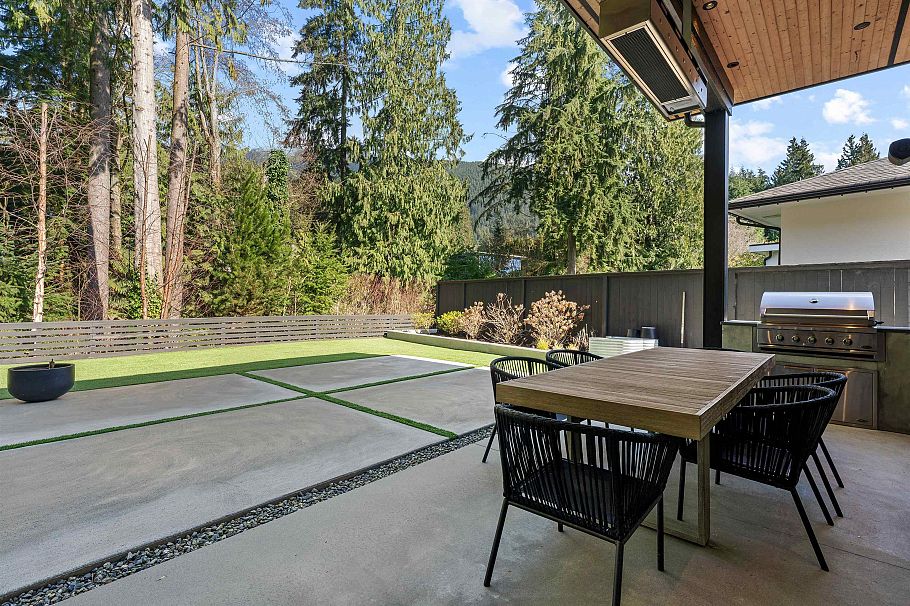 968 Belvista Crescent North Vancouver, BC - 40