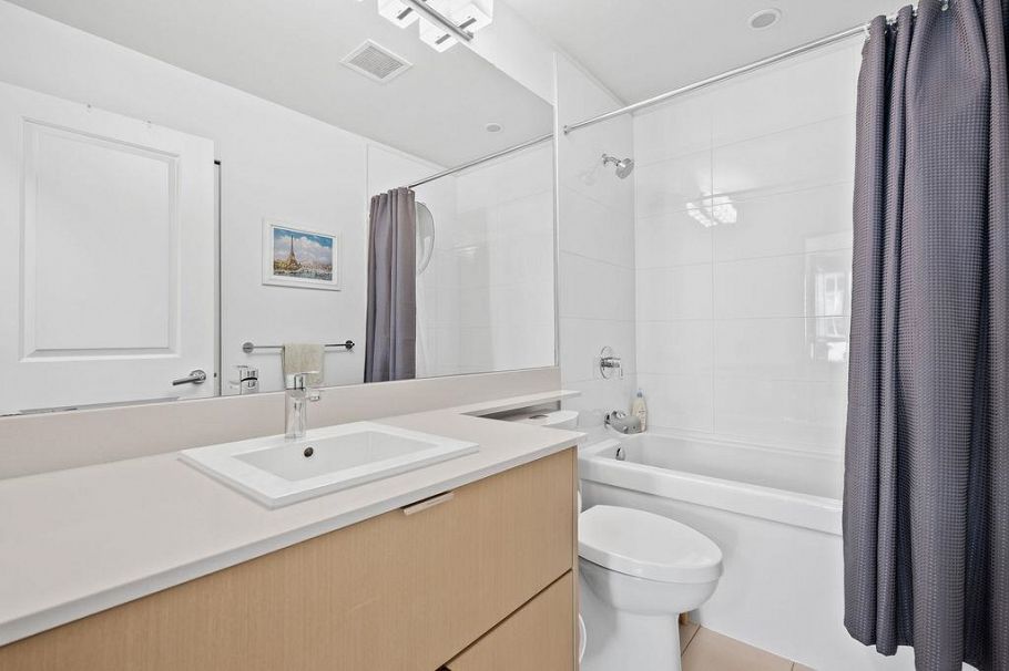 328 255 W 1st Street North Vancouver, BC - 20