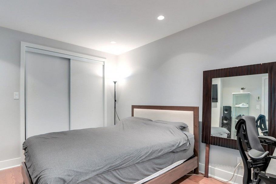 304 3711 Delbrook Avenue North Vancouver, BC - 23