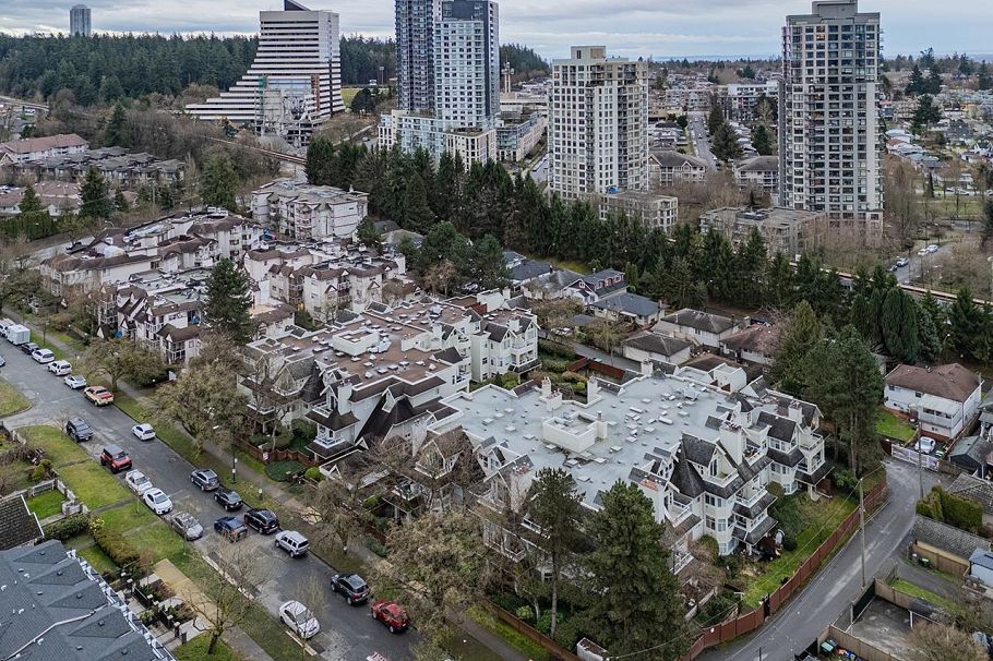 207 3628 Rae Avenue Vancouver, BC - 4