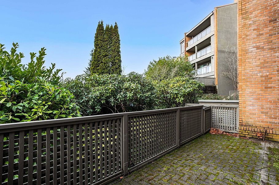 7353 Yew Street Vancouver, BC - 40