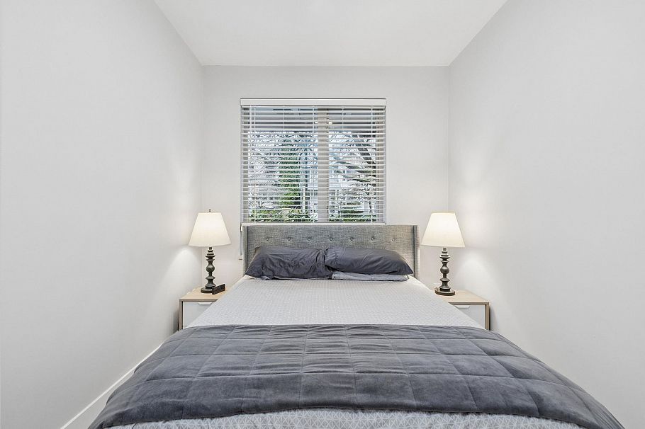 107 159 W 22nd Street North Vancouver, BC - 23