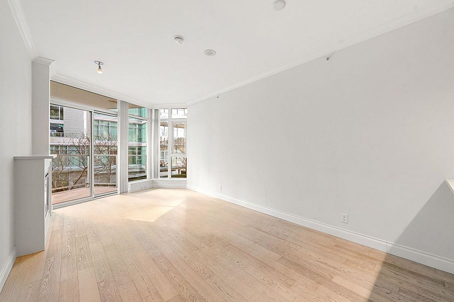 208 199 Victory Ship Way North Vancouver, BC - 2