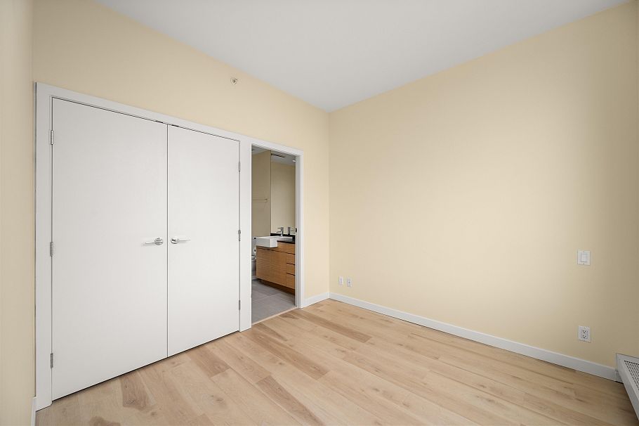 2002 135 E 17th Street North Vancouver, BC - 23