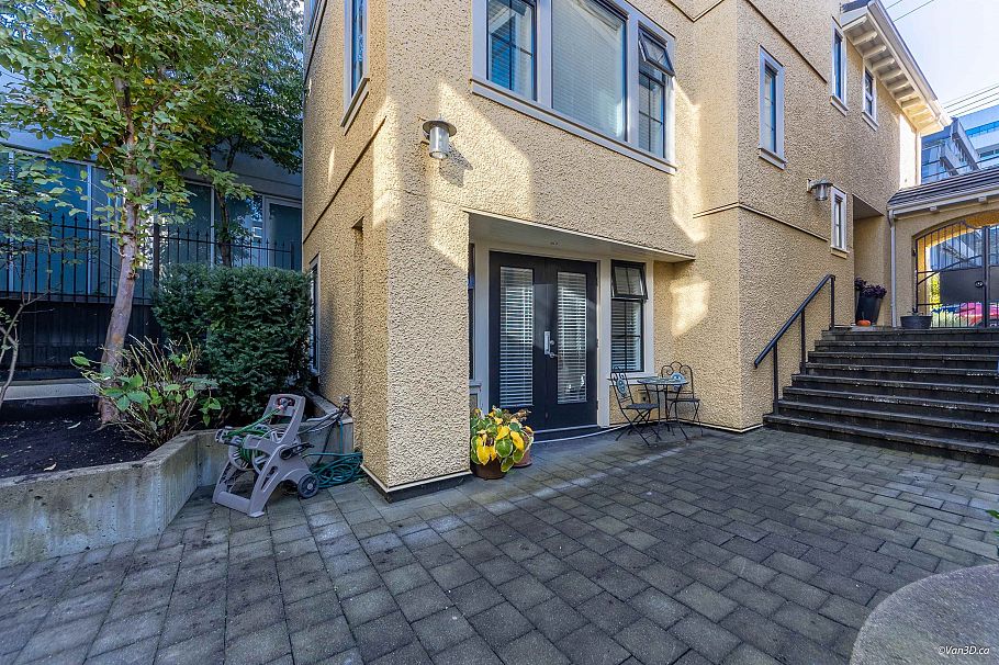 1017 W 8th Avenue Vancouver, BC - 30