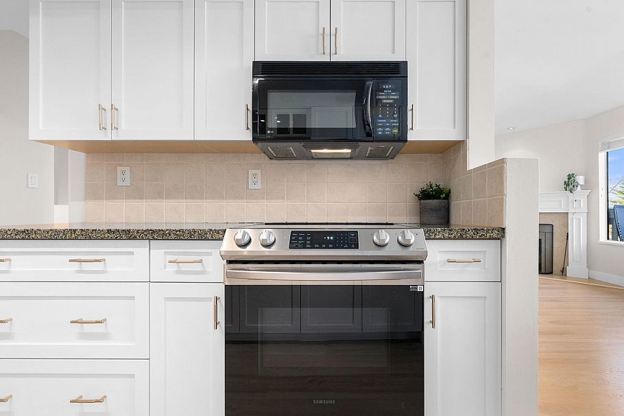 1001 Old Lillooet Road North Vancouver, BC - 16