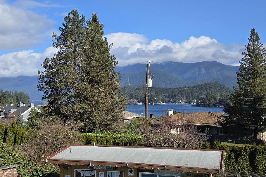 534 Beachview Drive North Vancouver, BC - 4