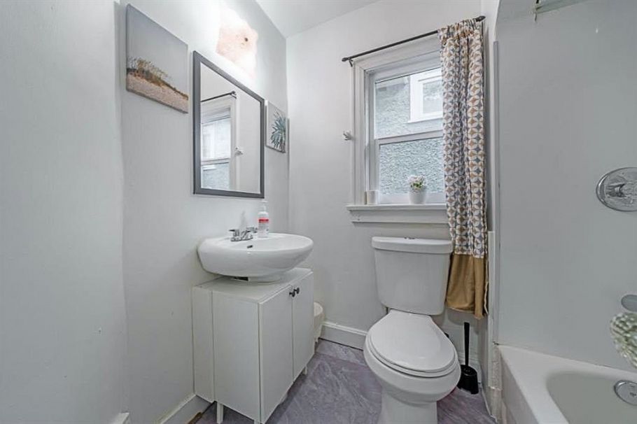 3694 W 16th Avenue Vancouver, BC - 11