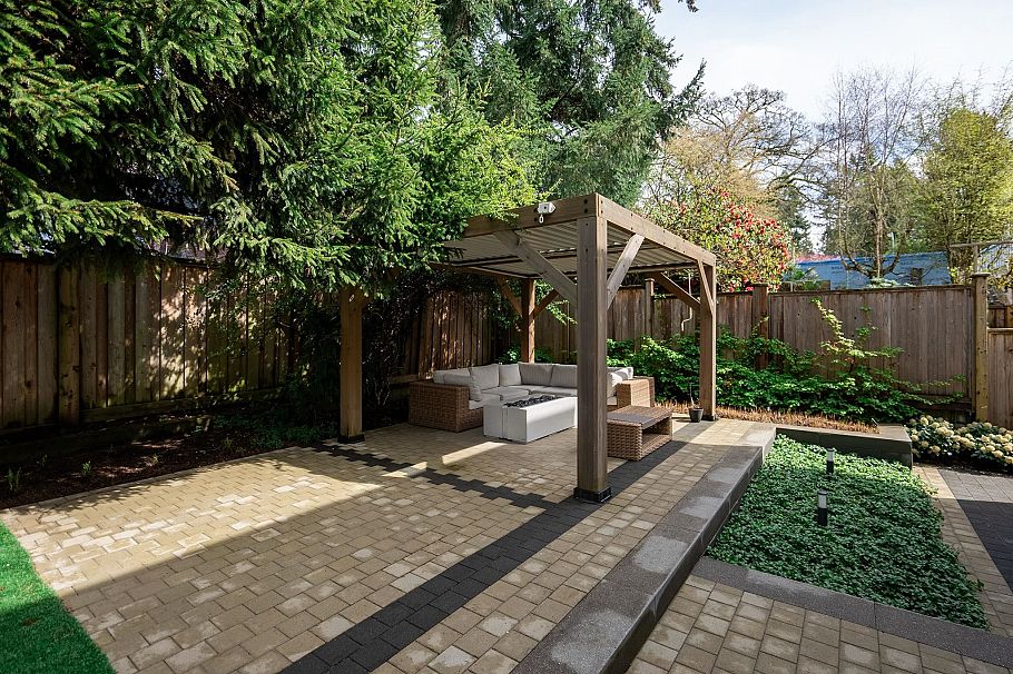 3337 W 40th Avenue Vancouver, BC - 33