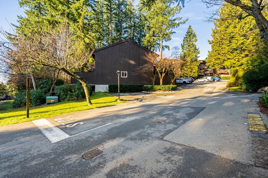 2076 Purcell Way North Vancouver, BC - 2