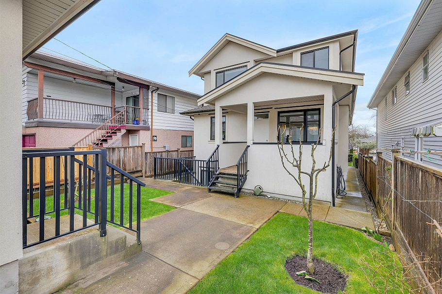 3933 Union Street Burnaby, BC - 36