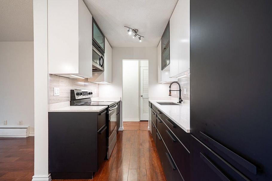 208 211 W 3rd Street North Vancouver, BC - 12