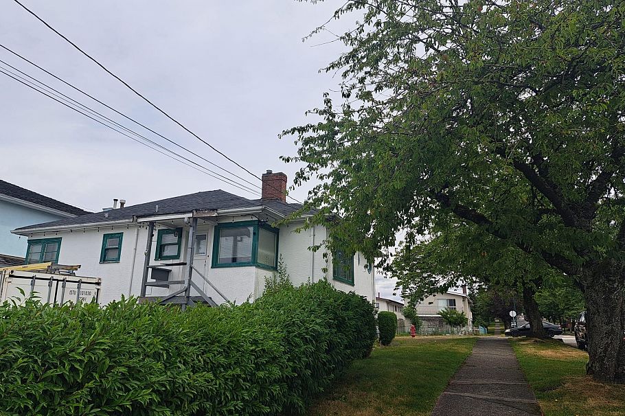 3995 Slocan Street Vancouver, BC - 4