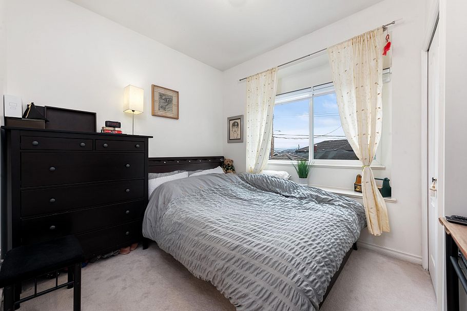 2423 E 4th Avenue Vancouver, BC - 5