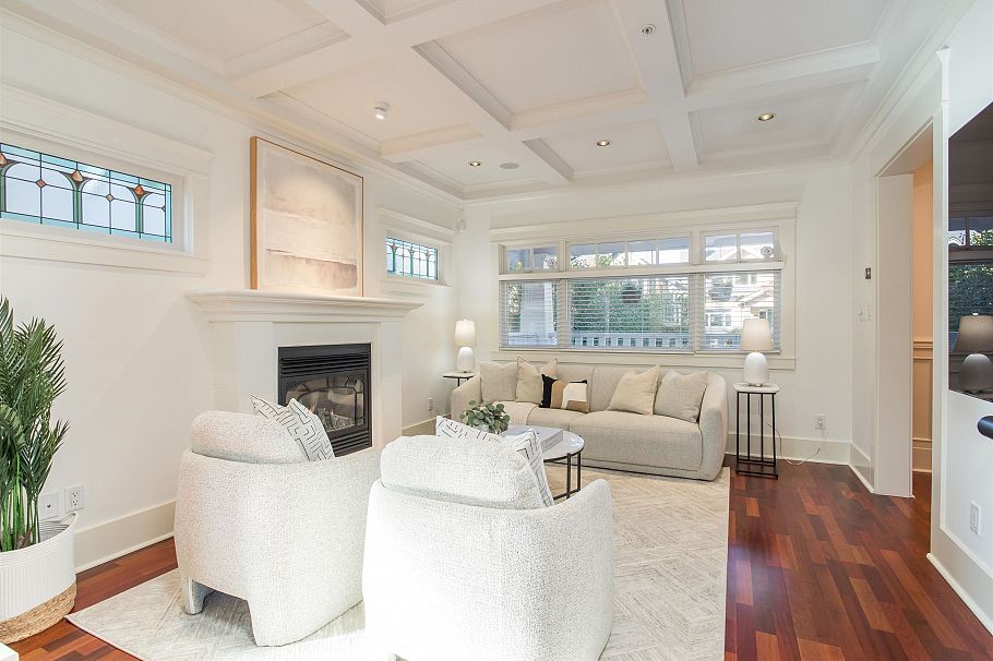 3242 W 3rd Avenue Vancouver, BC - 4