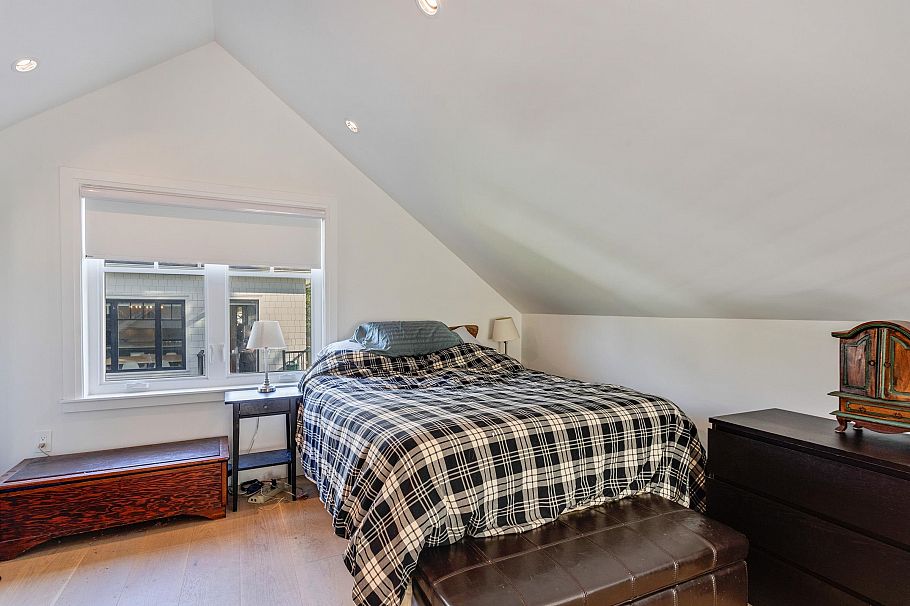 345 E 20th Street North Vancouver, BC - 37