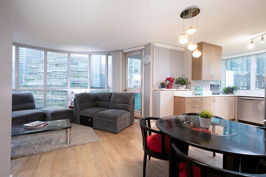 806 555 Jervis Street Vancouver, BC - 3