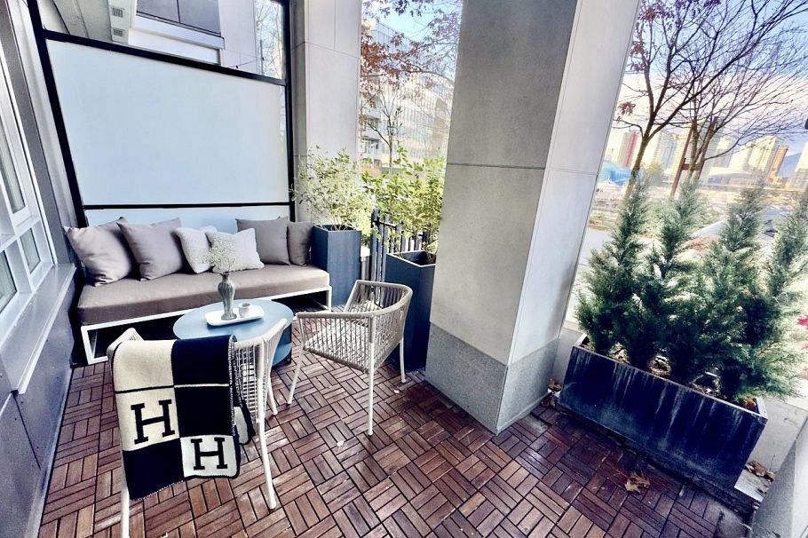 102 128 Athletes Way Vancouver, BC - 25