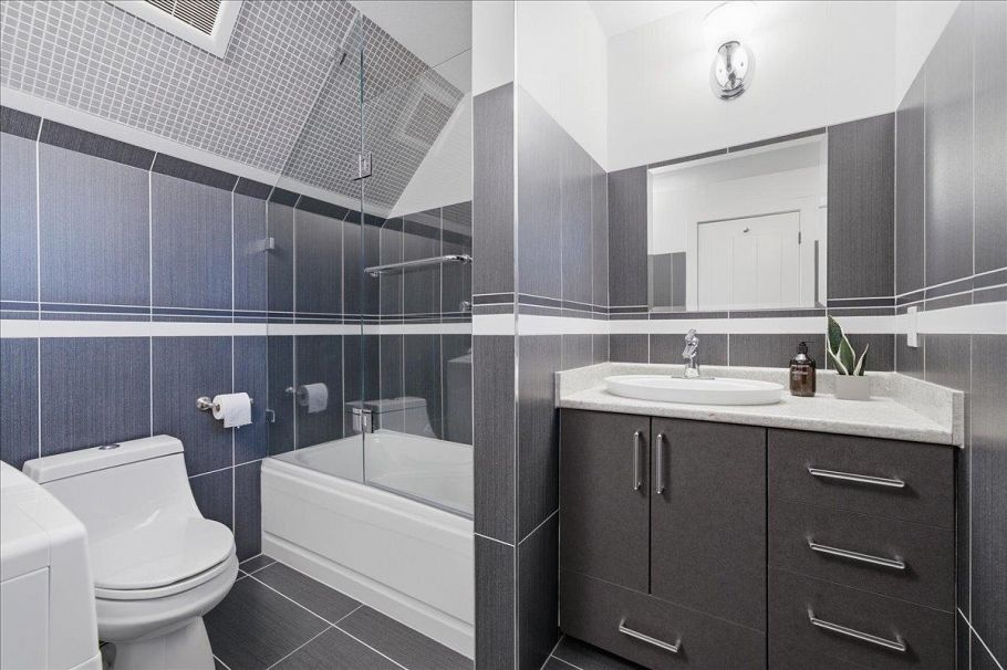 6733 Vivian Street Vancouver, BC - 28