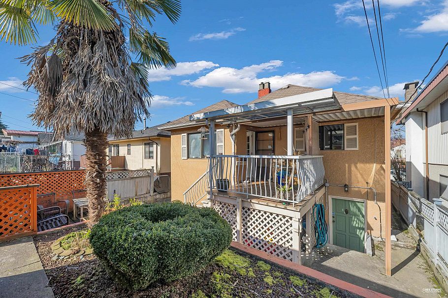 2576 Parker Street Vancouver, BC - 25