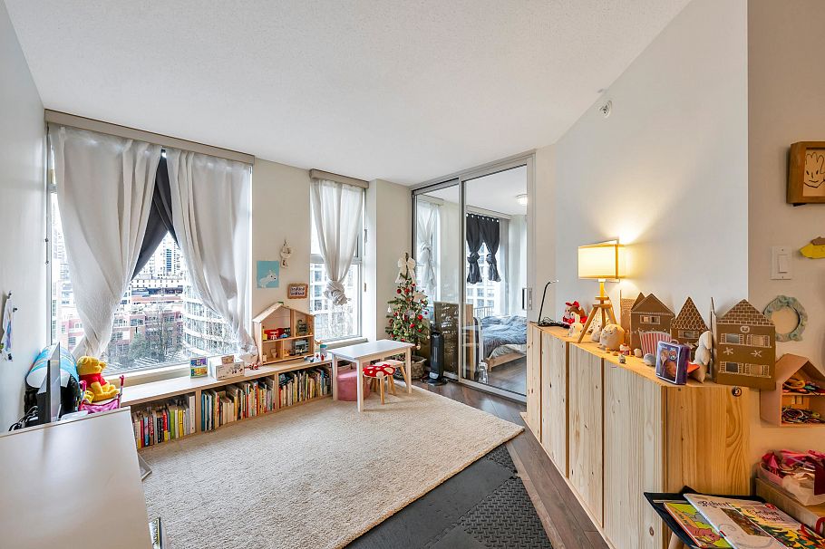 1001 1009 Expo Boulevard Vancouver, BC - 2