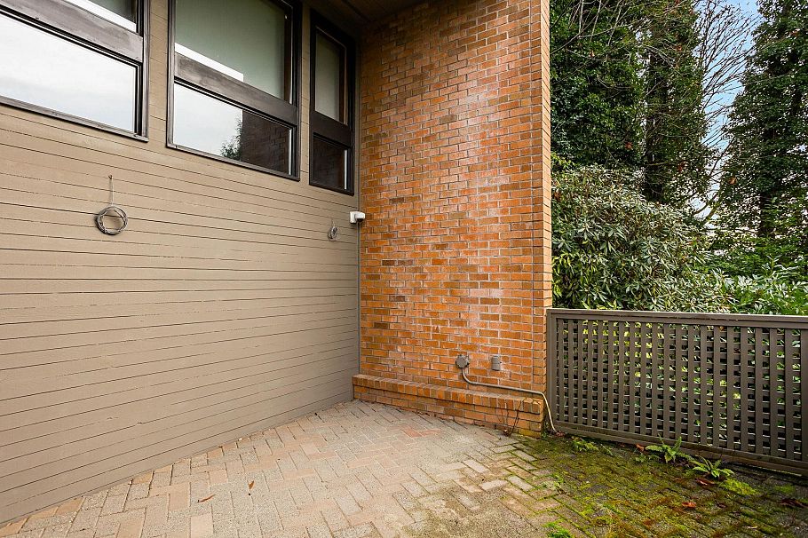 7353 Yew Street Vancouver, BC - 39