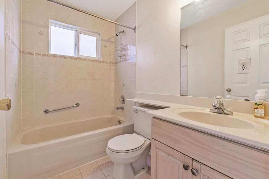 7191 Fraser Street Vancouver, BC - 10