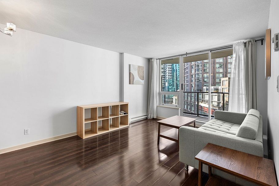 706 1212 Howe Street Vancouver, BC - 2