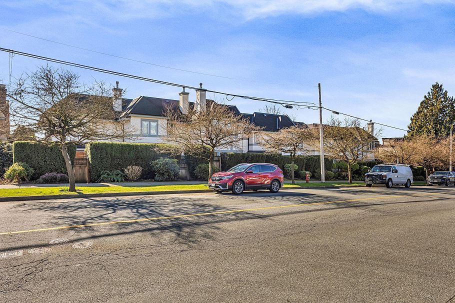 103 245 W 15th Street North Vancouver, BC - 25