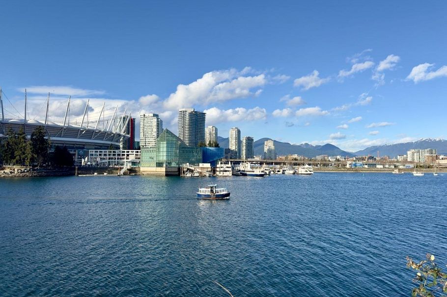 102 128 Athletes Way Vancouver, BC - 30