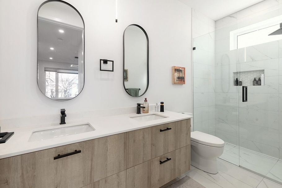 4372 W 13th Avenue Vancouver, BC - 25