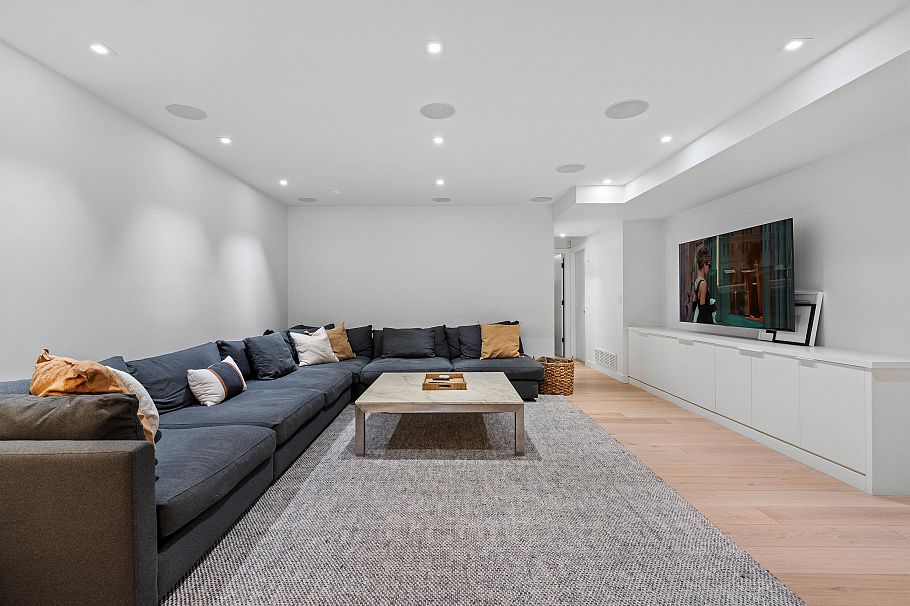 968 Belvista Crescent North Vancouver, BC - 33