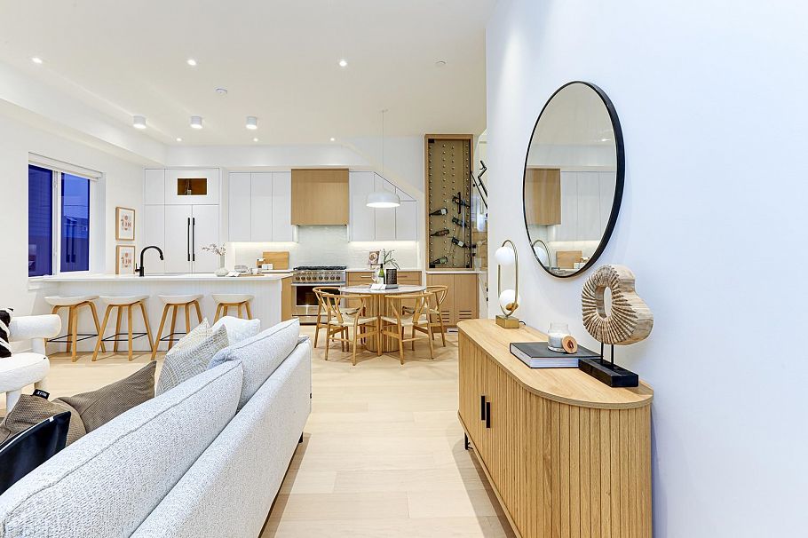 1 944 E 13 Avenue Vancouver, BC - 4