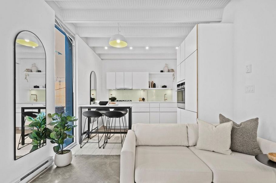 303 219 E Georgia Street Vancouver, BC - 1