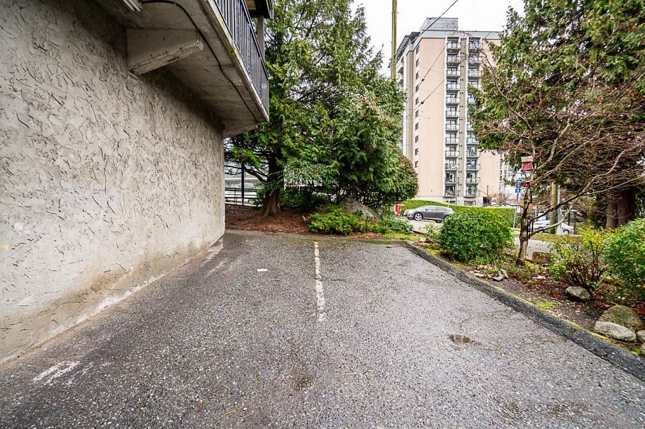 208 211 W 3rd Street North Vancouver, BC - 31