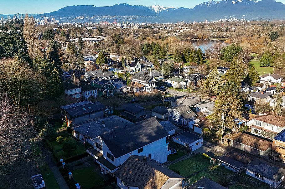 2171 Vanness Avenue Vancouver, BC - 3