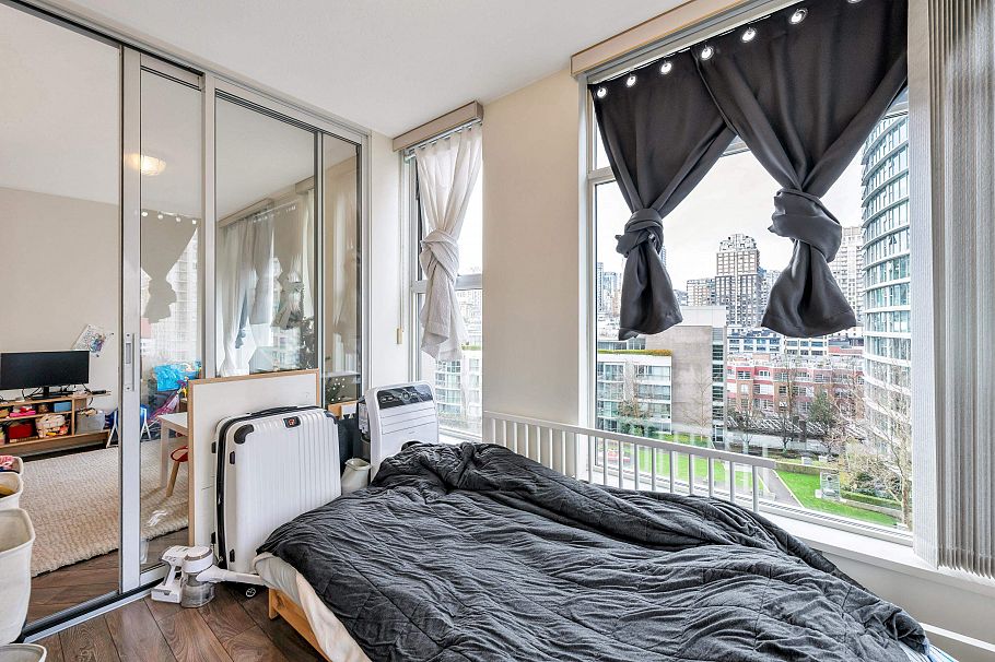 1001 1009 Expo Boulevard Vancouver, BC - 11