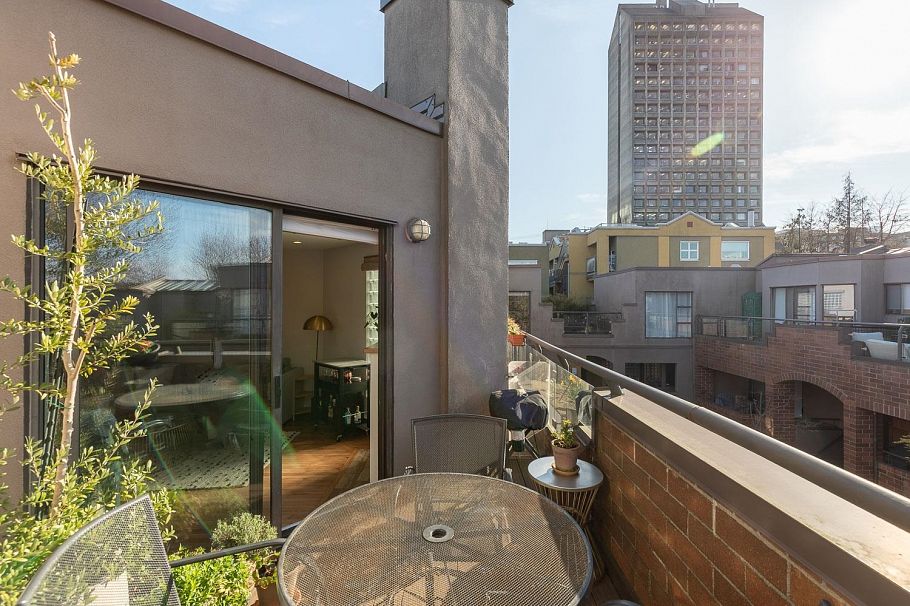 10 766 W 7th Avenue Vancouver, BC - 17