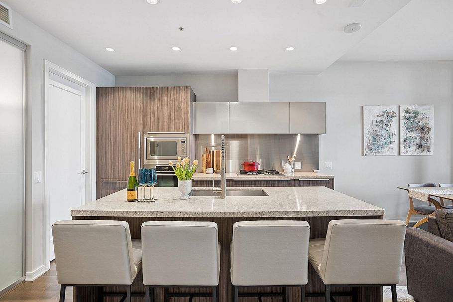 102 128 Athletes Way Vancouver, BC - 14