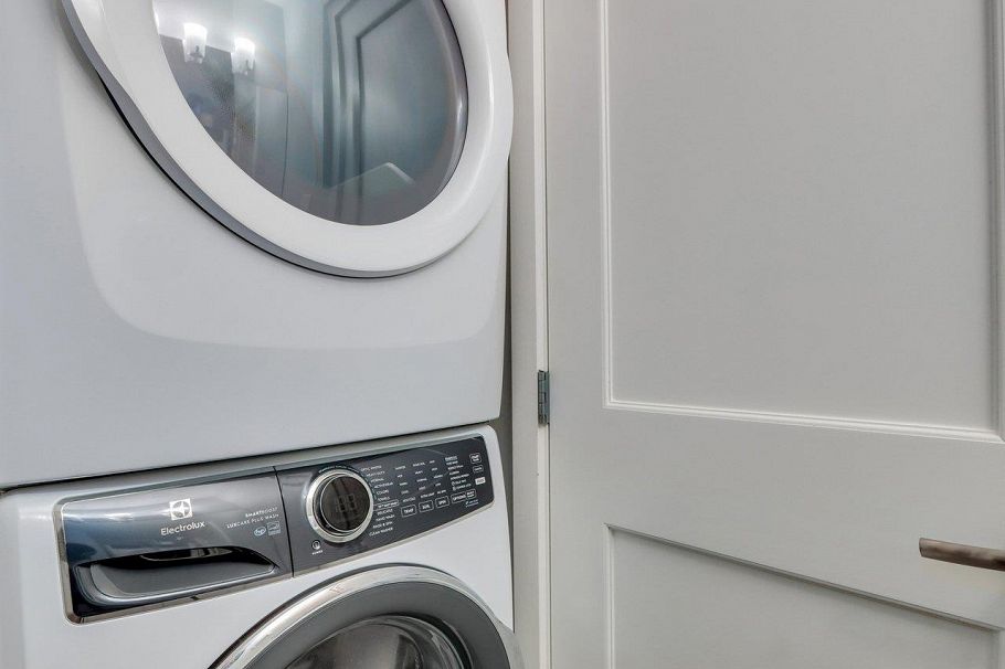 304 3711 Delbrook Avenue North Vancouver, BC - 25