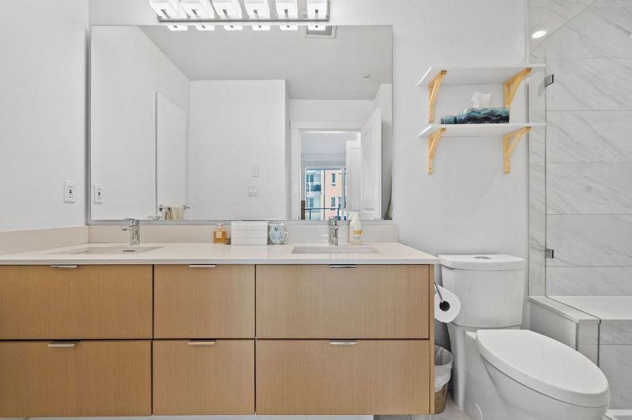 328 255 W 1st Street North Vancouver, BC - 21